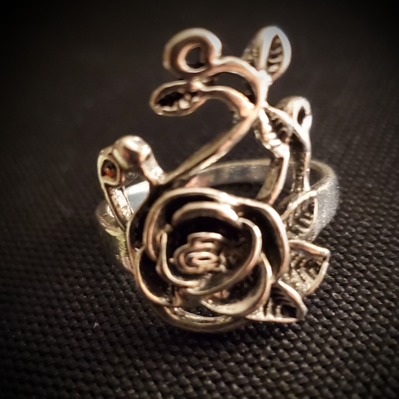 .925 Sterling Silver Gorgeous Rose Vine Rong - Picture 3 of 9